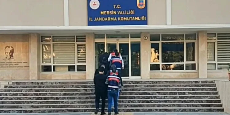 Bayburt polisi 4 yıl 2 ay kesinleşmiş cezası olan şüpheliyi yakaladı