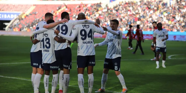 Fenerbahçe, Türkiye Kupası’nda 3’te 3 yaparak çeyrek finale yükseldi
