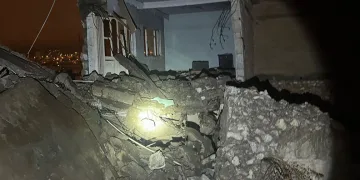 Siirt’te metruk bina çöktü