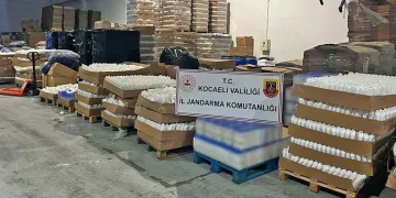 Fabrikada 100 bin kutu sahte şampuan ele geçirildi