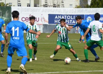 Karacabey Belediyespor son dakika golleriyle yıkıldı