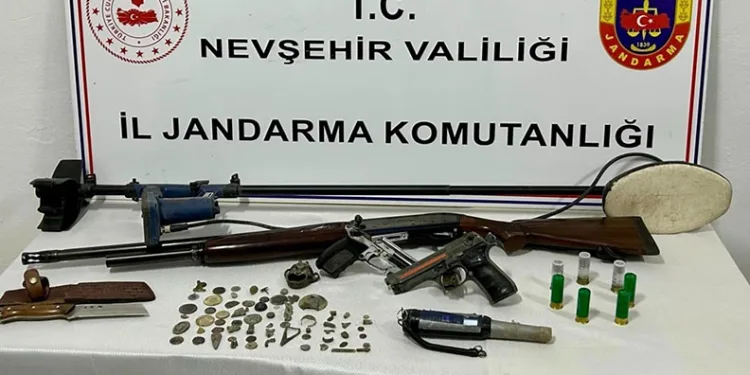 Nevşehir’de 68 tarihi obje ve sikke ele geçirildi