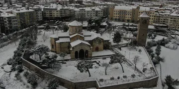 Trabzon şehir merkezi beyaz gelinliğini giydi