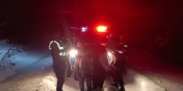 Karda mahsur kalan 6 kişilik aile jandarma ekiplerince kurtarıldı