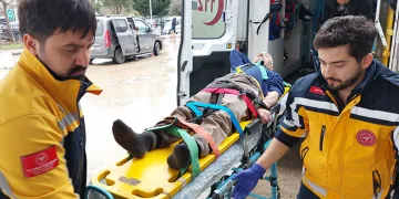 Çatıdan düşen kişi ağır yaralandı