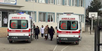 Düzce’de karın ağrısı şikayetiyle 5 öğrenci hastaneye kaldırıldı