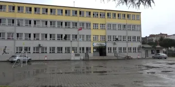 Okulda yangın çıktı, eğitime 1 gün ara verildi