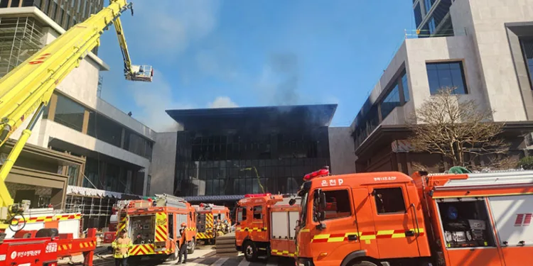 Otel inşaatında yangın: 6 ölü