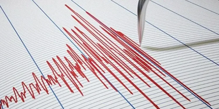 İzmir’de 4.0 büyüklüğünde deprem