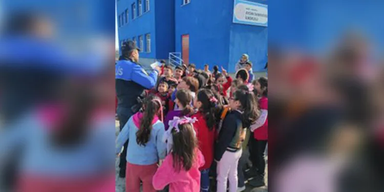 Kars’ta öğrencilere asayiş ve güvenlik eğitimi verildi