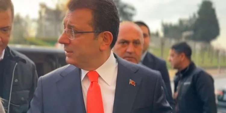 Isparta’da otomobil yangını itfaiye ekiplerince söndürüldü