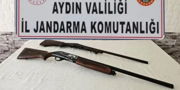 Ruhsatsız silahlarıyla yakalandı