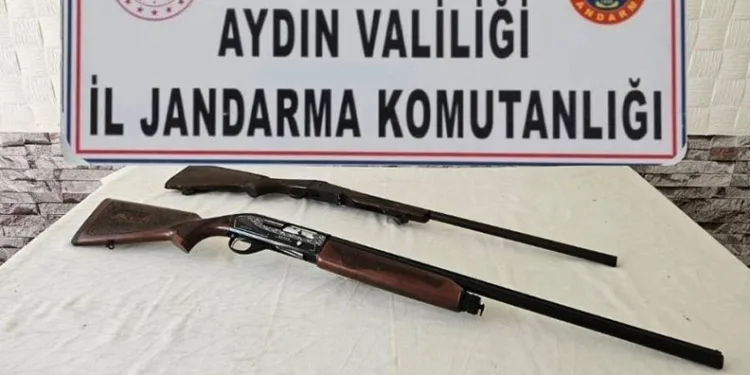 Ruhsatsız silahlarıyla yakalandı