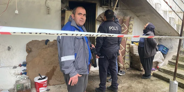 Antalya’da çıkan yangında felçli yaşlı kadın hayatını kaybetti
