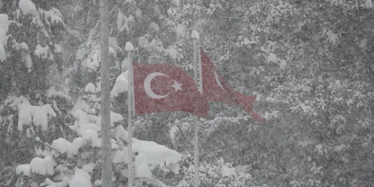 Trabzon’da 124 mahalle yolu kar nedeniyle ulaşıma kapandı