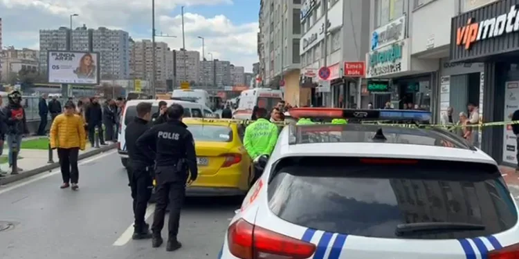 Taksiye binerken motosiklet çarptı