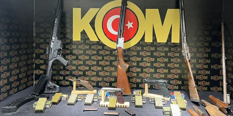 İzmir’de yasa dışı silah ticareti operasyonunda 1 kişi yakalandı