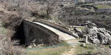 Tarihi köprü 15. yüzyıldan beri ayakta