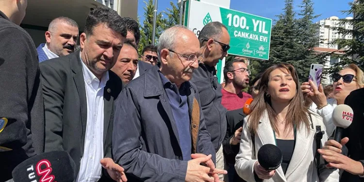 “Demokrasi mücadelesi vermek zorundayız”