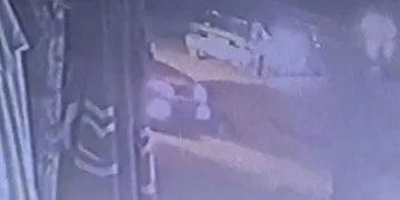 Konya’da otomobilin altında kalan yayayı vatandaşlar kurtarıldı