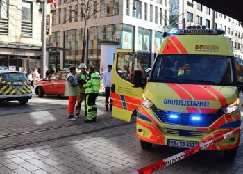 Almanya’da araç kalabalığa daldı: 2 ölü, 25 yaralı