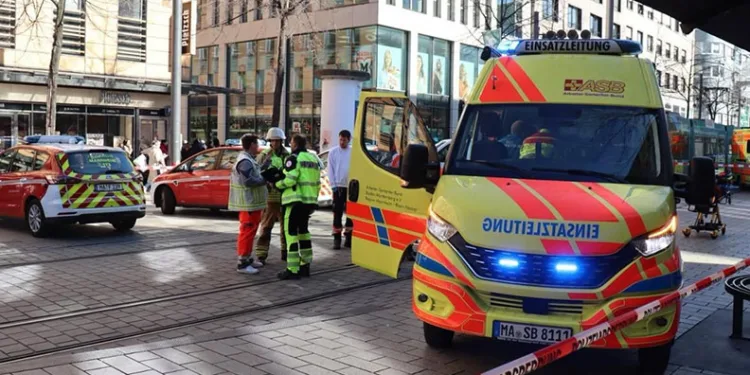 Almanya’da araç kalabalığa daldı: 2 ölü, 25 yaralı