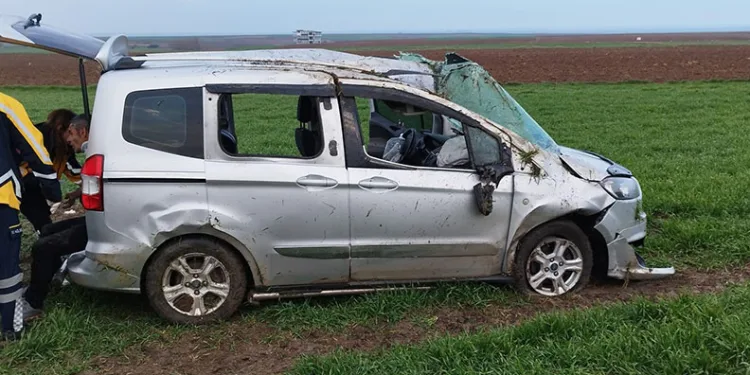 Tekirdağ’da hafif ticari araç takla attı: 4 yaralı