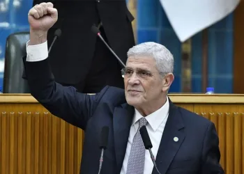 “Hükümet sokaktaki vatandaşa terörist muamelesi yapamaz”
