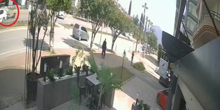 Antalya’da otomobille motosiklet çarpıştı: 2 yaralı