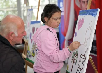 Osmangazili öğrenciler huzurevi sakinleriyle resim yaptı