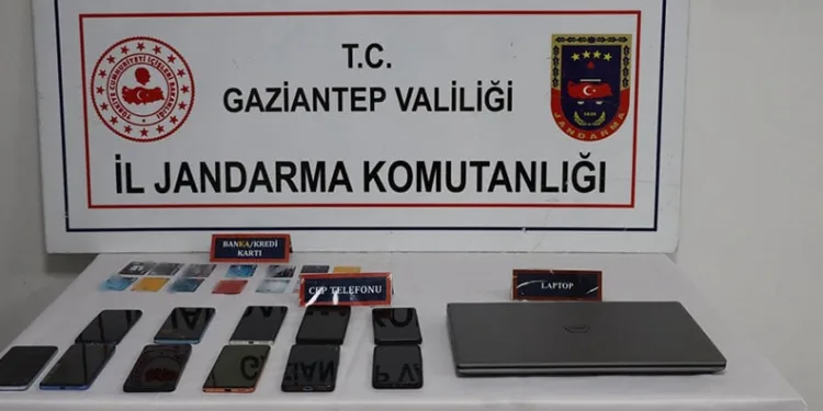Siber dolandırıcılara jandarma darbesi: 8 gözaltı