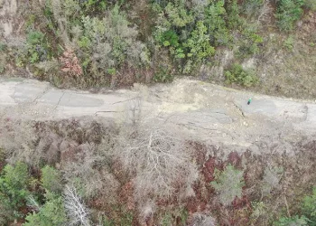 Kastamonu’da heyelan sebebiyle yol göçtü