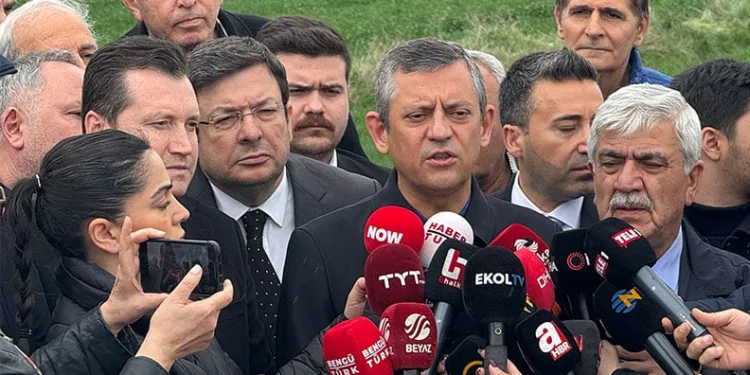 Özgür Özel’den İmamoğlu’na Cezaevi Ziyareti!
