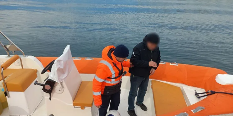 Bakan Yerlikaya, sahipsiz köpeklerin saldırdığı Tunahan’ı ve ailesini ziyaret etti