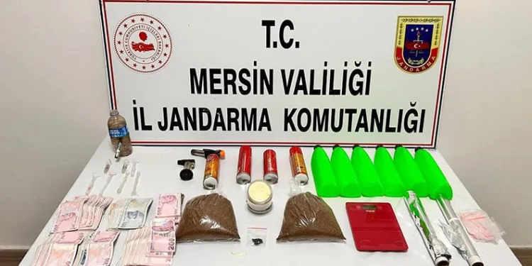 Mersin’de uyuşturucu taciri 2 şüpheli yakalanıp tutuklandı