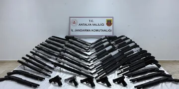 Serik’te ruhsatsız silah operasyonu