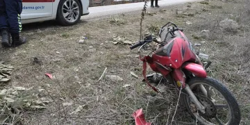 13 yaşındaki çocuğa motosiklet çarptı: 3 yaralı
