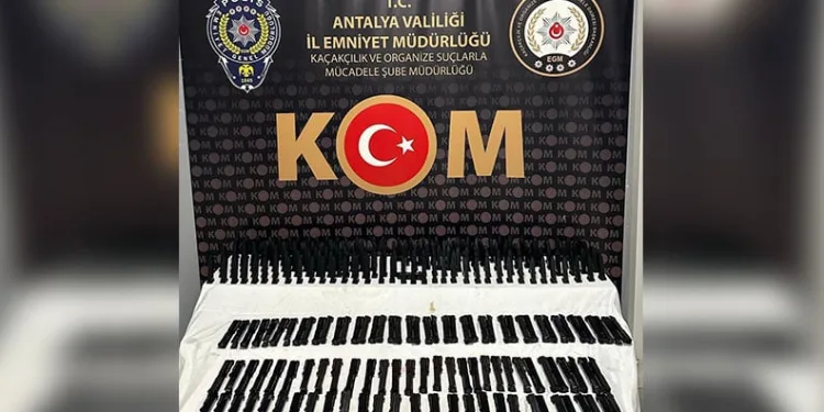 Çiğli Belediyesi çöp kamyonu köpeği ezdi, durmadan yoluna devam etti