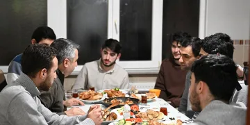 Oktay Yılmaz gençlerle sahur yaptı