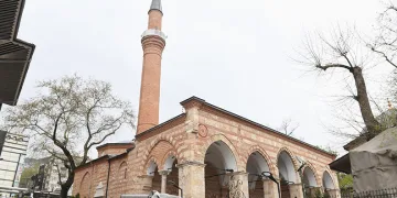 Bursa’da mezarlık ve camiler bayrama hazır