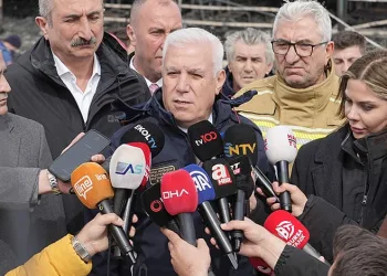 Başkan Bozbey, yanan otel bölgesinde incelemede bulundu