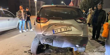 Babasının arabasını kaçıran çocuk mahalleyi savaş alanına çevirdi