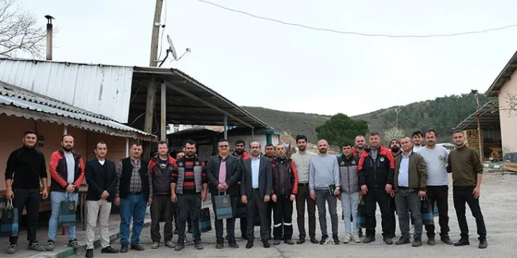 Orhaneli Belediye Başkanı Ali Osman Tayır, belediye personeliyle bayramlaştı