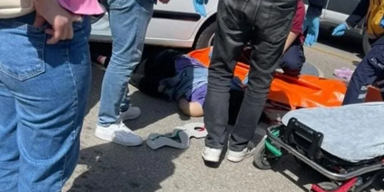Elazığ’da iki farklı otomobilin çarptığı genç kız ağır yaralandı