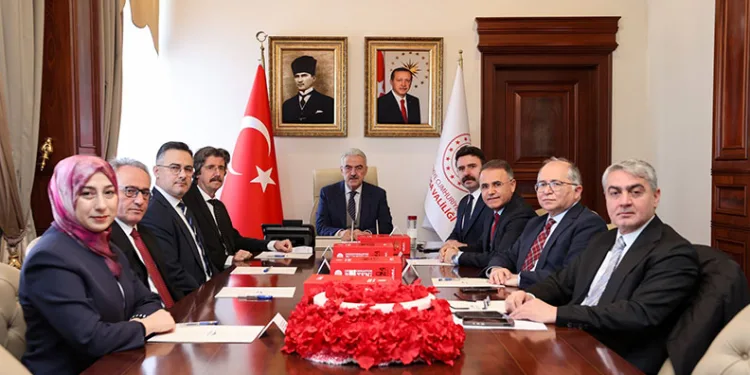Dezenformasyonla mücadele için imzalar atıldı