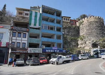 Tophane Surları’nın önündeki son binalar da yıkılıyor
