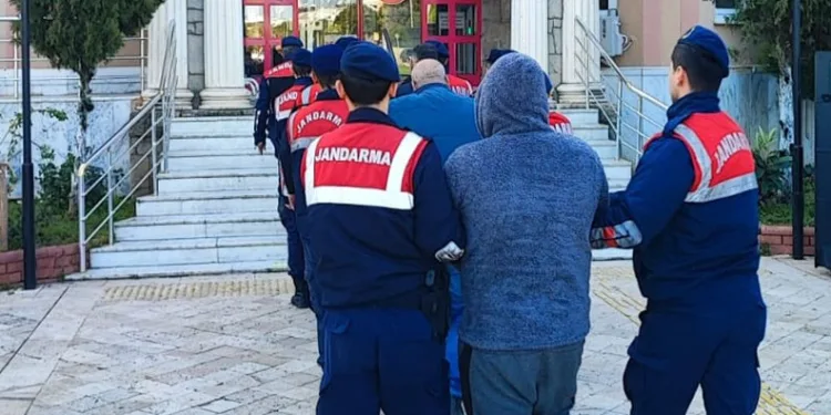 Antalya’da seyir halindeki otomobilde yangın