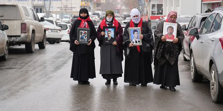 Şarkıcı Özcan Deniz savcılıkta ‘şüpheli’ sıfatıyla ifade verdi