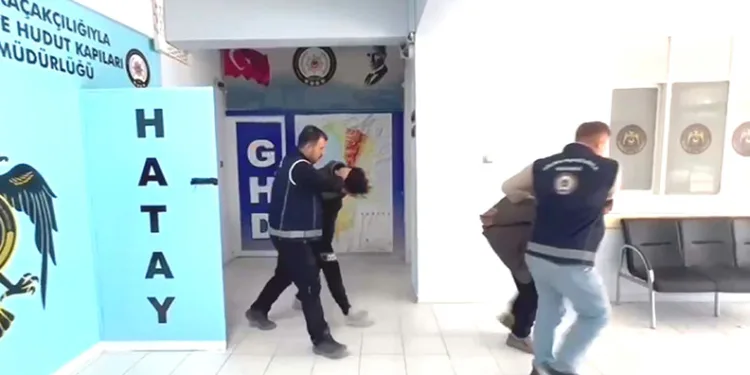İzmir’de denize düşen araç içinde bir kişi hayatını kaybetti