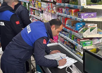 Marketlere denetim: 25 tarihi geçmiş ürün tespit edildi